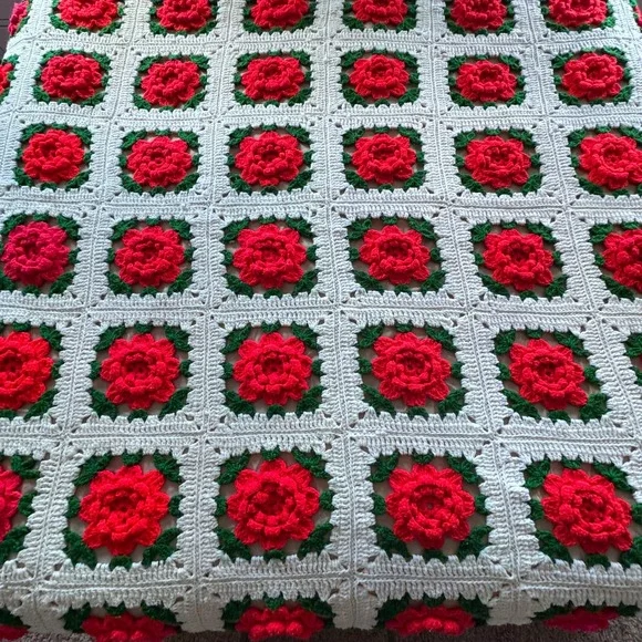 Red Rose Granny Square Chrochet Blanket-‎ Handmade Afghan Throw, Vintage 1970's - Picture 8 of 10